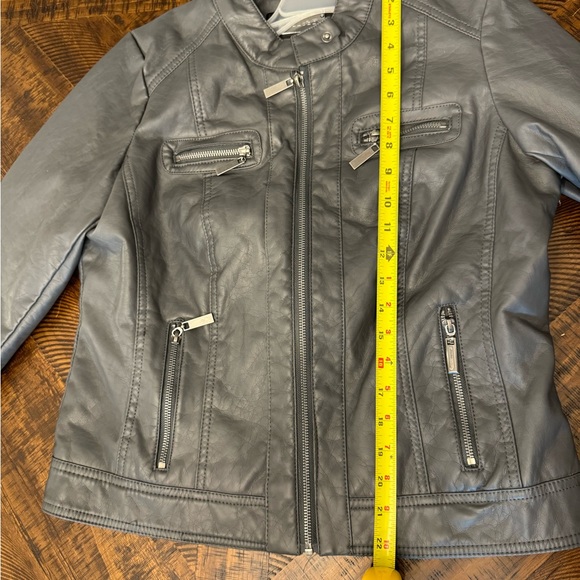 Leather Jacket - Picture 5 of 6